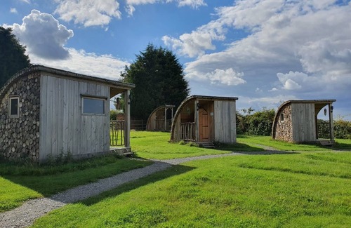 Atherstone House | Melissa Belle is a luxury, Vintage Airstream that is based in Etties Field
