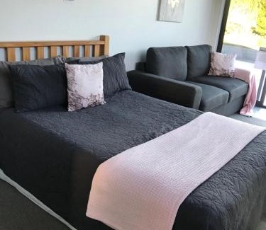 Paroa Bed & Breakfast | Melissa & Jolan BnB