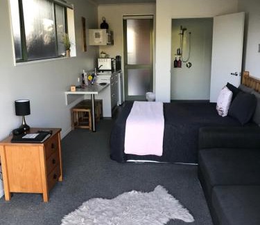 Paroa Bed & Breakfast | Melissa & Jolan BnB