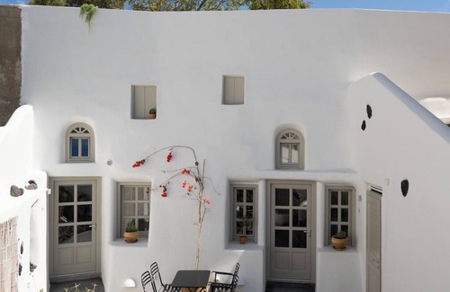 Megalochori Villa | Meliti Cave Suite