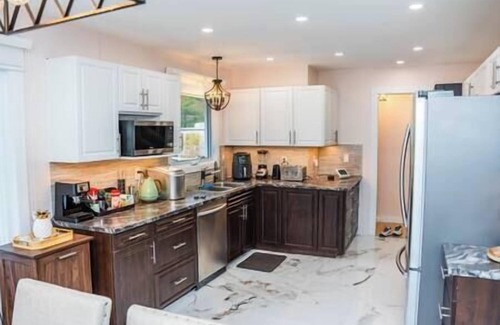 Wasaga Beach House | Melittas Riverfront villa King Bed Sauna Game Room