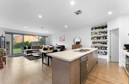 Plympton House | Mellow&Modernized Townhouse-3Beds-Quiet-Anzac Hwy