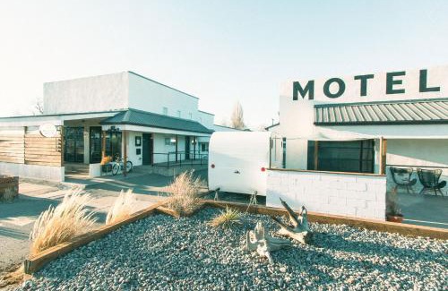 Del Norte Hotel | Mellow Moon Lodge