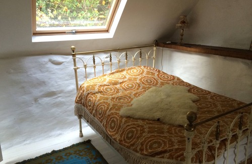 Glyn Ceiriog Cottage | Mellow Mountain Eco Retreat exclusive use with Tipi, wood burning Hot Tub, Sauna