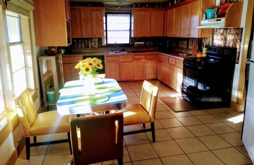 Marble Falls House | MELLOW YELLOW GUESTHOUSE