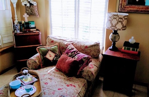 Marble Falls House | MELLOW YELLOW GUESTHOUSE