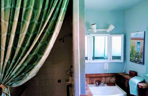 Marble Falls House | MELLOW YELLOW GUESTHOUSE