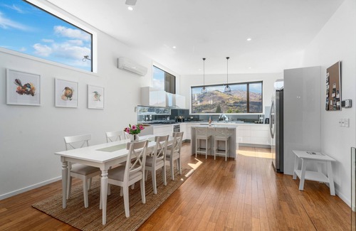 Lowburn House | Melmore Oasis - Cromwell Holiday Home