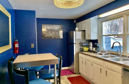 North Perry House | Melodic Forest~Hot Tub, Music Studio, Close to Wineries, Erie & Cleveland