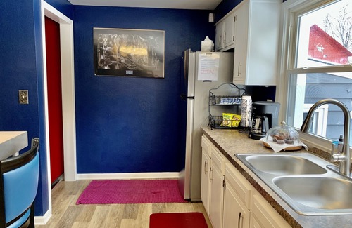 North Perry House | Melodic Forest~Hot Tub, Music Studio, Close to Wineries, Erie & Cleveland