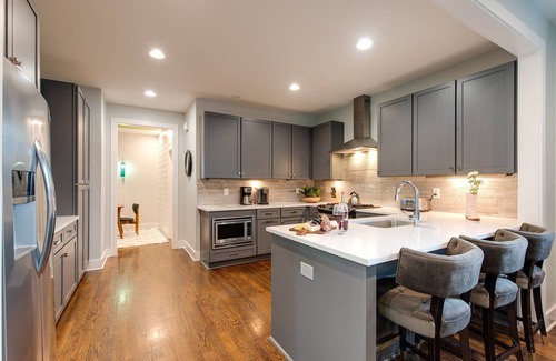 Edgehill Cottage | Melodic Skyline - Rooftop Views - 12th S District