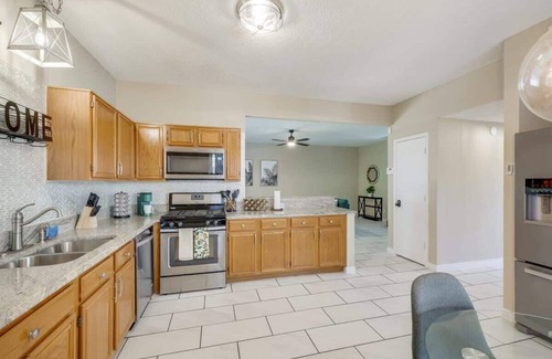 Flower Mound House | Melody Home near Grapevine, DFW Airport w backyard
