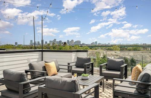 Katie Hill Neighborhood House | Melody Row-2 Unit Combo w/Hot Tub-Mins to Broadway
