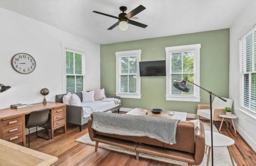 Columbia Apartment | Melrose Heights 1BR