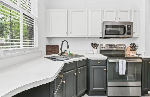 Columbia Apartment | Melrose Heights 3BR