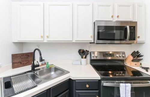 Columbia Apartment | Melrose Heights 3BR