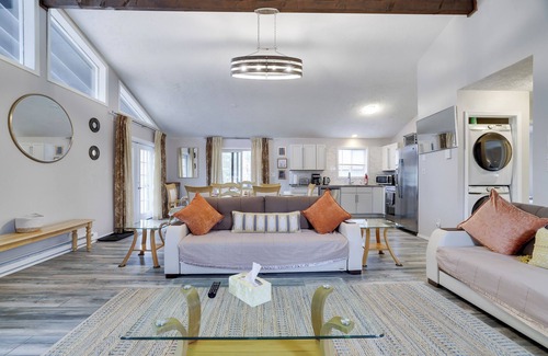 East Stroudsburg House | Melrose Mountain Home - Hot Tub l Sauna l Lake