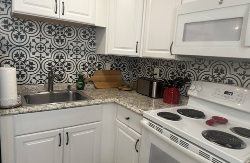 Oak Lane - East Oak Lane Apartment | Melrose Place!