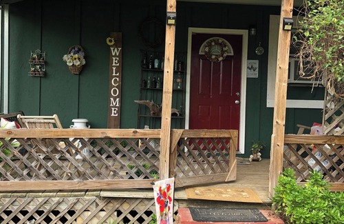 Stokes Apartment | Mel’s Country Cottage
