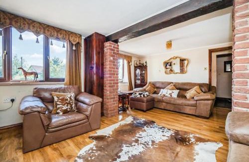 Hopton House | Melsham House