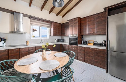 Aigialeia House | Meltemi Beach House - a seaside Luxury maisonnette