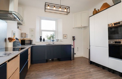Maenporth House | MELVILL HOUSE, pet friendly, character holiday cottage in Falmouth