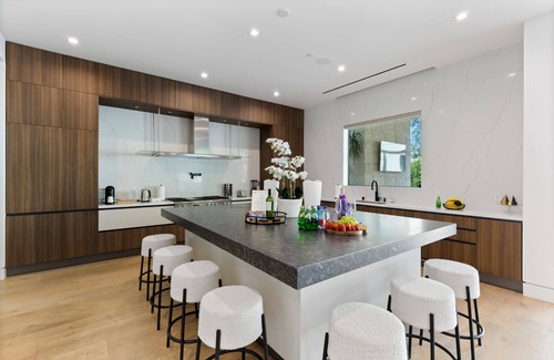 Tarzana House | Melvin Modern: Contemporary Estate w/Backyard + Pool & Spa