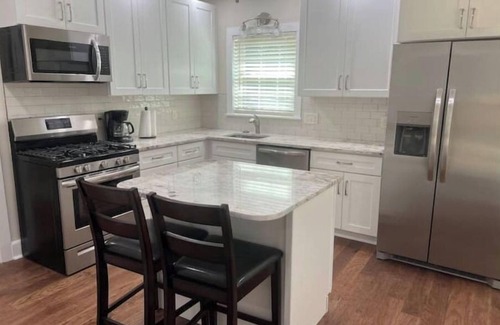 Jacksonville House | Melvin’s Place - newly renovated spacious 2 bdrm 1 bath home.