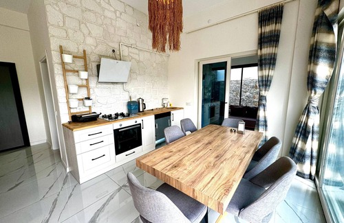 Sapanca Villa | Memnuniye 2+1 Heating Pool-Conservative-Fireplace-Jacuzzi 6 Person Holiday Villa