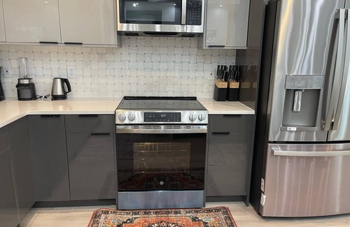 Cordova House | Memorable Newly Remodeled, 5-Bedroom Home with lots of Space.