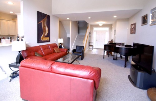 Pittsfield Condo | MEMORIAL DAY WEEK THRU 6/30 AVAILABLE!!!