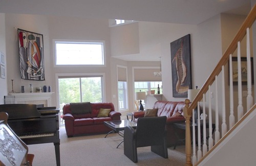 Pittsfield Condo | MEMORIAL DAY WEEK THRU 6/30 AVAILABLE!!!