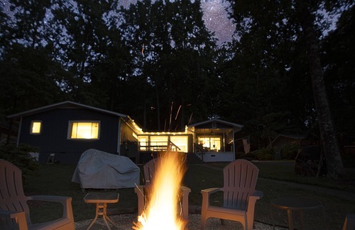 Mount Mourne House | Memories on Malibu: kayaks,SUP, floats, firepit & s'mores.Tritoon rental onsite!