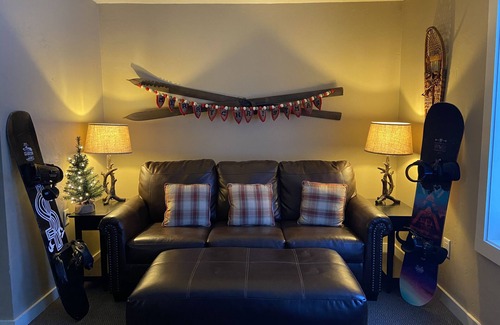 Bessemer Condo | Memories on the mountain: stunning ski in/ski out condo with two en-suite baths