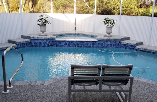 Grand Oaks House | Memory Lane Vacation HomenREDUCED SUMMER RATES! HEATED POOL AND SPA INCLUDED.