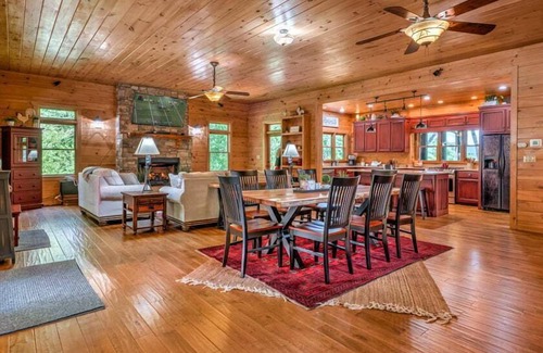 Foxfire Estates Cabin | Memory Maker - Pet Friendly | Screened Porch | Hot Tub