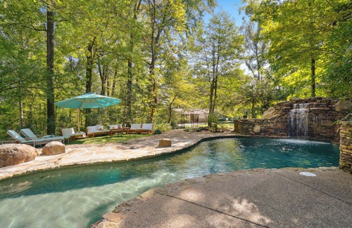 Raleigh House | Memphis Lakeside Haven