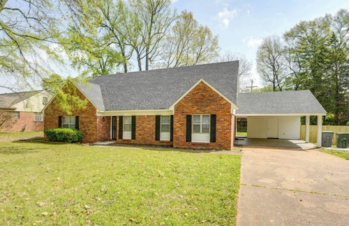 Whitehaven Cottage | Memphis Vacation Rental - Walk to Graceland!