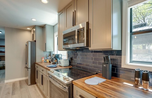 Parkway Village House | Memphis Vacation Rental ~ 10 Mi to Graceland!