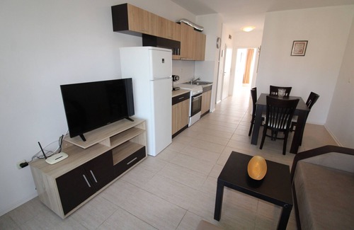 Sozopol Apartment | Menada *Green Life* Apartment with Balcony