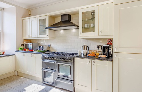 Brynrefail Cottage | MENAI VIEW, family friendly, with open fire in Llanfairpwllgwyngyll