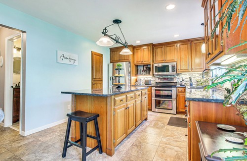 Butte Des Morts House | Menasha Home w/Patio - Walking Distance to Lake!