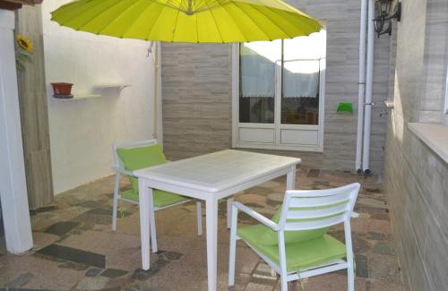 Mansilla de las Mulas House | MENCIA