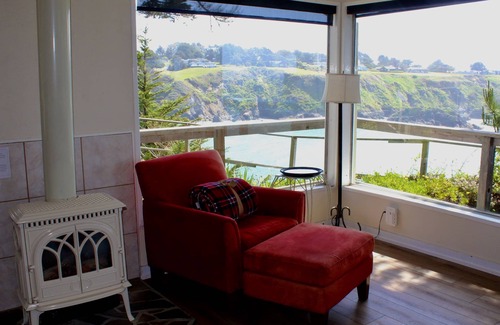 Albion Cottage | Mendocino Coast Cliffside Cottage—Shangri-La