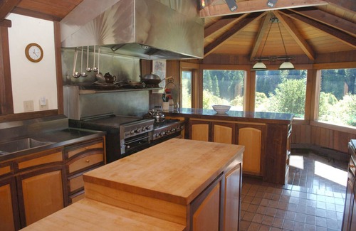 Redwood Valley Cabin | Mendocino County Secluded Estate House Surrounded by Nature