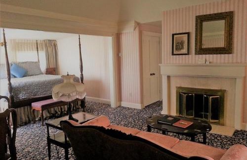 Mendocino Hotel | Mendocino Hotel & Garden