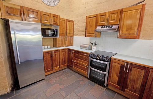 Bumberrah House | Meningie Homestead: Enjoy a country getaway on the banks of the Tambo River