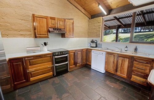 Bumberrah House | Meningie Homestead: Enjoy a country getaway on the banks of the Tambo River