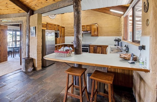 Bumberrah House | Meningie Homestead: Enjoy a country getaway on the banks of the Tambo River