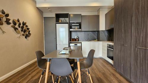 Menlyn Apartment | Menlyn Maine Unit 1421